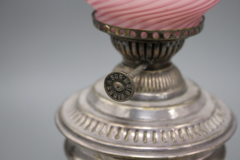 An Edwardian silver plated oil lamp by S. Hinks & Son of Birmingham, with coloured glass shade, overall height 36cm